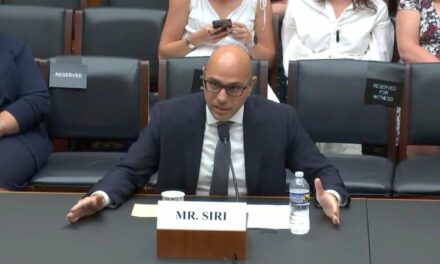 Bačena je medicinska bomba: Kako Aaron Siri i Robert Kennedy šire dezinformacije o vakcinama